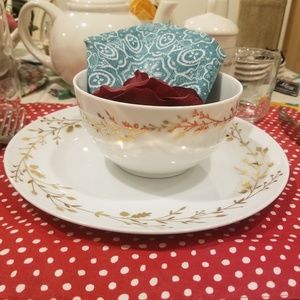 Gilded Wreath Porcelain Plates and Bowl Set of 4